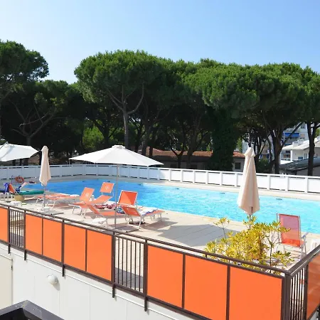 Appartamento Modern In Lido Degli Estensi With Swimming Pool