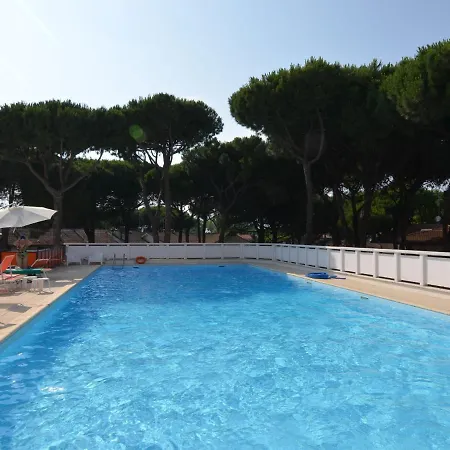 Appartamento Modern In Lido Degli Estensi With Swimming Pool